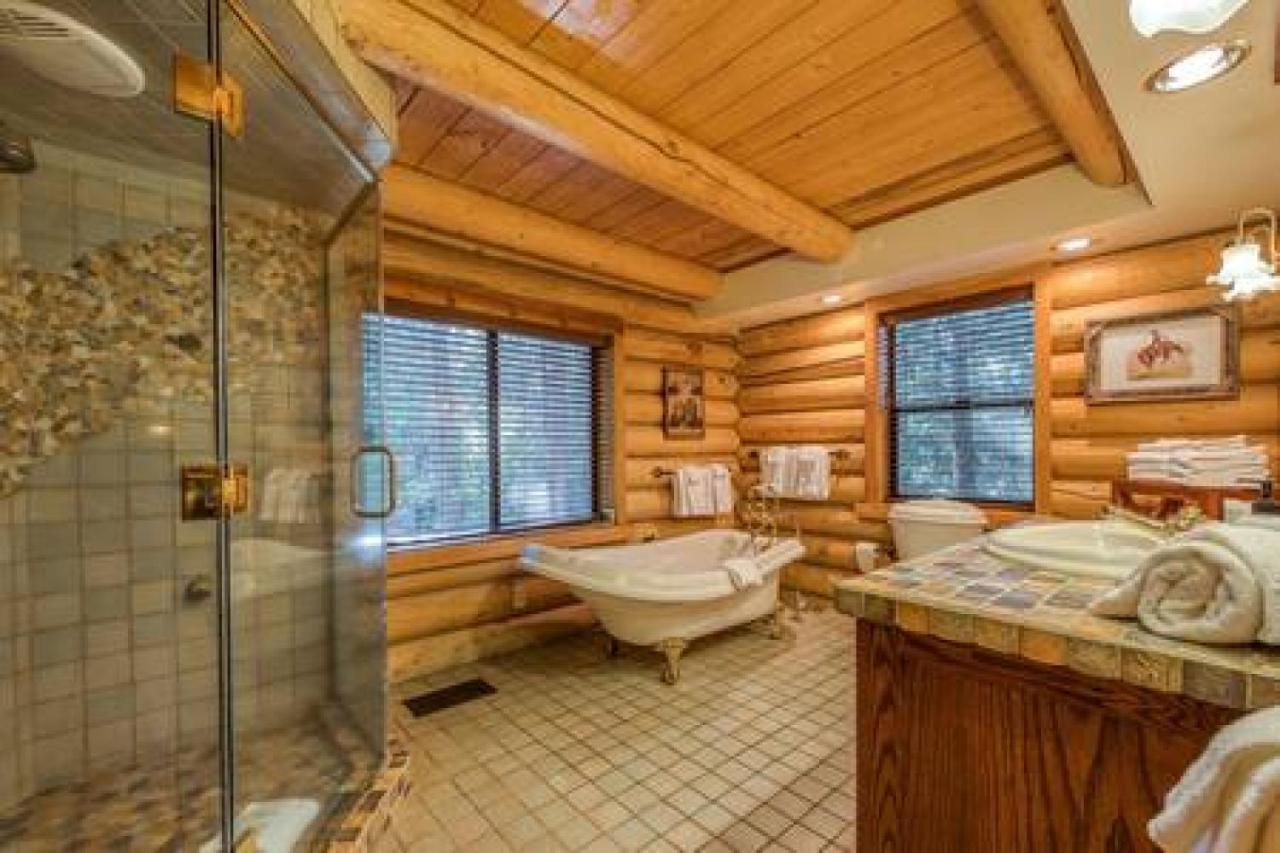 Eagles Nest - Natural Log Cabin With Guest House آيديلوايل المظهر الخارجي الصورة